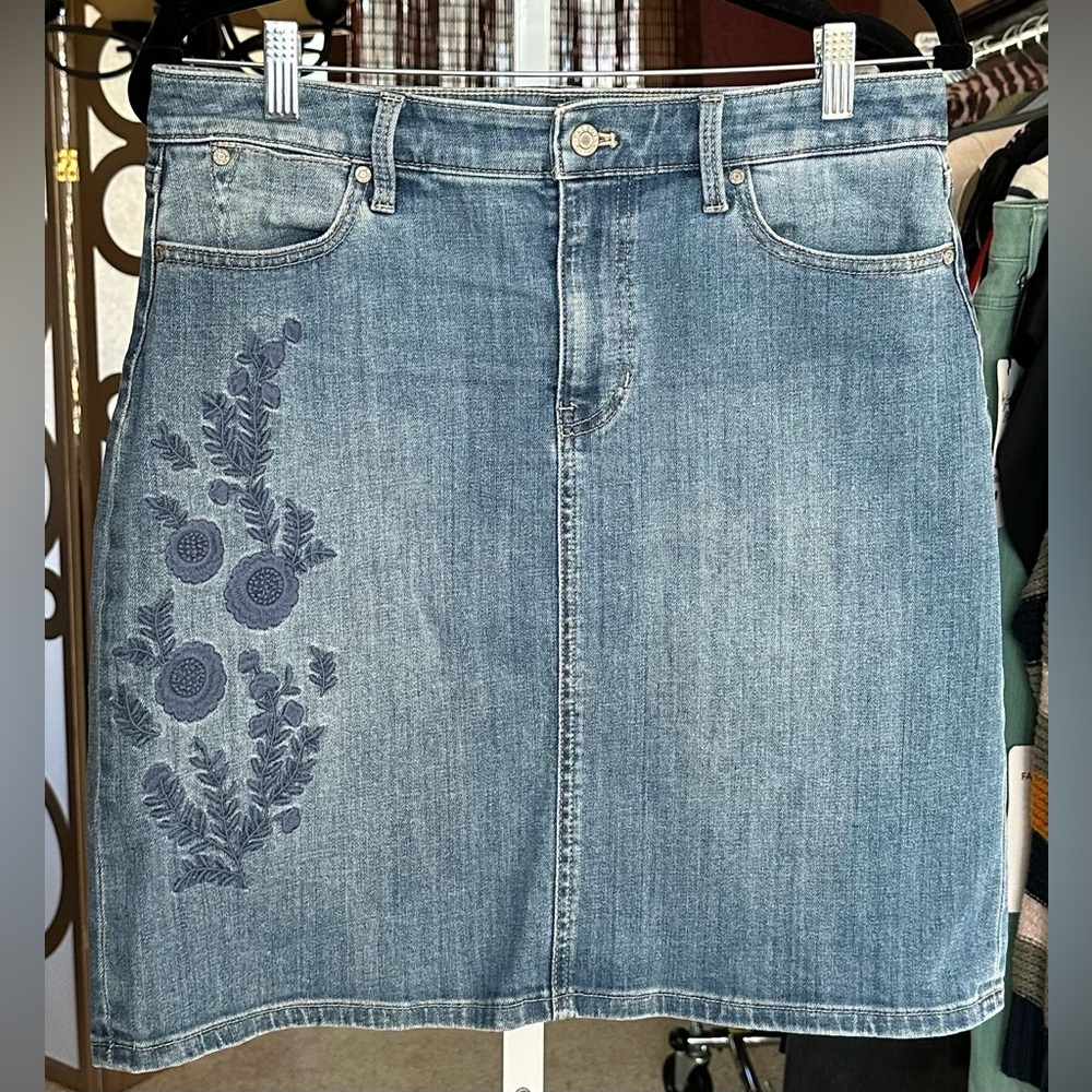 Talbots A-Line Denim Skirt Floral Embroidery Knee Length Size 8